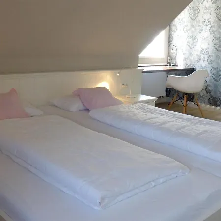 Haus Strandweg 8 Friesenhaushaelfte *steuerbord* * Nebel