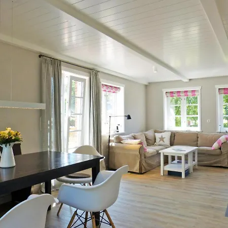 Haus Strandweg 8 Friesenhaushaelfte *steuerbord* * Nebel