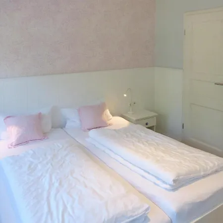 Casa de Férias Haus Strandweg 8 Friesenhaushaelfte *steuerbord*