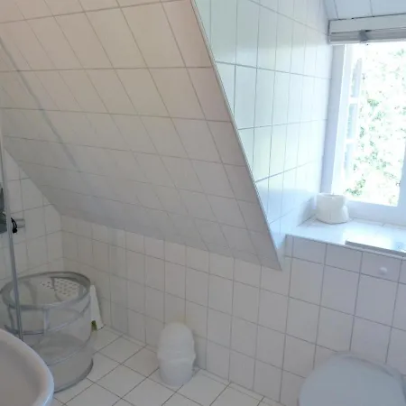 Haus Strandweg 8 Friesenhaushaelfte *steuerbord* *