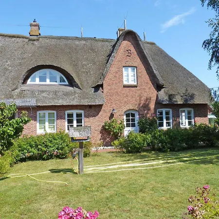 Haus Strandweg 8 Friesenhaushaelfte *steuerbord* Nyaraló