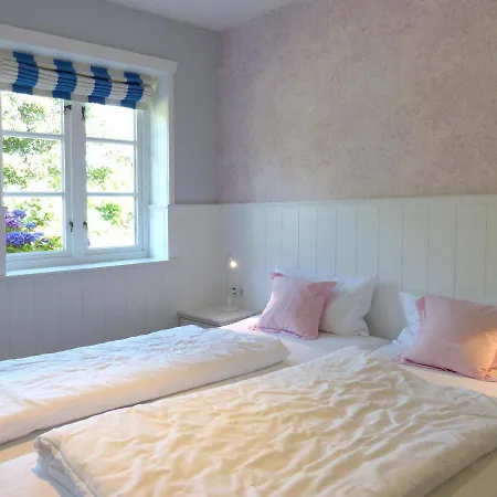 Haus Strandweg 8 Friesenhaushaelfte *steuerbord* Casa de Férias *