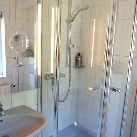 Haus Strandweg 8 Friesenhaushaelfte *steuerbord*