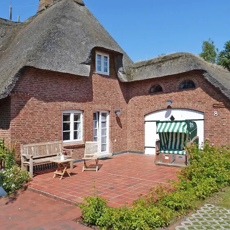 Haus Strandweg 8 Friesenhaushälfte *steuerbord* Ferienhaus Nebel