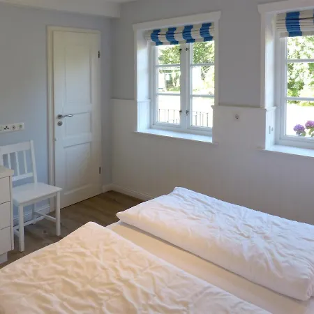 Casa de Férias Haus Strandweg 8 Friesenhaushaelfte *steuerbord* Nebel