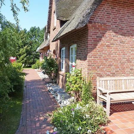 Haus Strandweg 8 Friesenhaushaelfte *steuerbord* Nebel