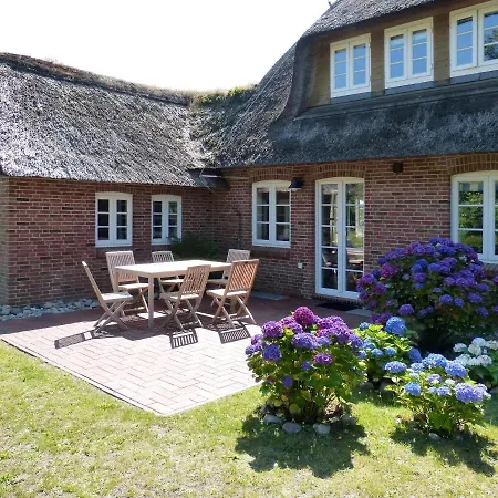 Haus Strandweg 8 Friesenhaushaelfte *steuerbord* Nyaraló